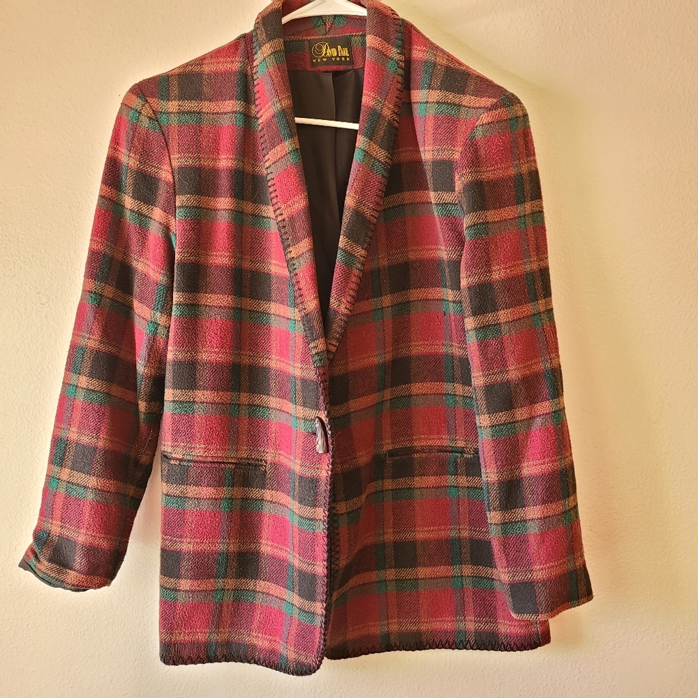 David Paul, Jacket, Small wears like Medium, Plaid, Burgundy, Blk, Tan, Green.